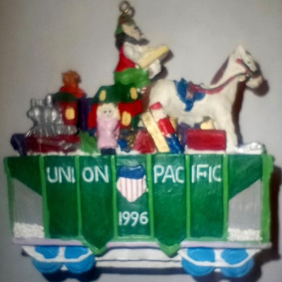 Vintage 1996 Union Pacific Boxcar Ornament - Picture 1 of 5